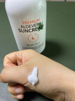 [닥터문] 프리미엄 알로에베라 선크림 500ml — 5점을 준 리뷰어가 2022년 5월 올린 사용 사진