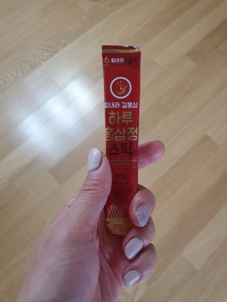 힘내라김홍삼 하루홍삼정스틱 10g x 10포 — 5점을 준 리뷰어가 2021년 5월 올린 사용 사진