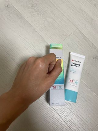리더스코스메틱 리더스 카밍 바이오틱스 선 에센스 SPF 50+ PA++++ — 5점을 준 리뷰어가 2022년 5월 올린 사용 사진