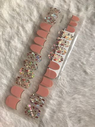[네일가게] 햇빛에 닿으면 색이 변하는 신기한 햇살 반전 네일스티커_B — 4점을 준 리뷰어가 2021년 8월 올린 사용 사진