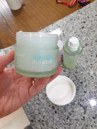 김정문알로에 큐어 큐어 알로에 리프레쉬 젤리 세럼, 큐어 알로에 하이드로 젤리 크림 — 5점을 준 리뷰어가 2021년 2월 올린 사용 사진