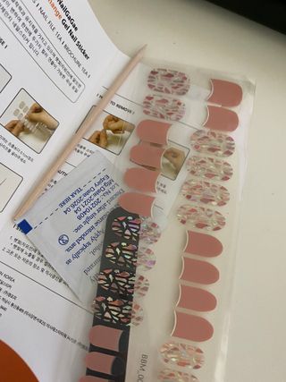 [네일가게] 햇빛에 닿으면 색이 변하는 신기한 햇살 반전 네일스티커_B — 5점을 준 리뷰어가 2021년 9월 올린 사용 사진