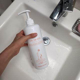 프리[닥터문] 유산균 락토케어 질경초 여성청결제 1000ml (젤타입) — 5점을 준 리뷰어가 2022년 7월 올린 사용 사진