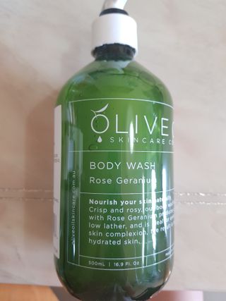 올리브 오일 스킨케어 컴퍼니 [OOSC] 향기로운 보습 로즈 제라늄 바디워시 500ml — 5점을 준 리뷰어가 2021년 5월 올린 사용 사진