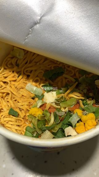 NISSIN 닛신 컵누들  4종 - 씨푸드오리지날, 씨푸드 스파이시, 씨푸드 커리, 씨푸드 XO소스 — 5점을 준 리뷰어가 2022년 3월 올린 사용 사진