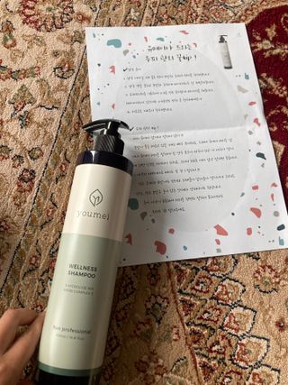 유메이 웰니스 샴푸 + 유메이 스칼프 브러쉬 — 5점을 준 리뷰어가 2021년 12월 올린 사용 사진