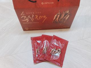 서울약사신협_프리미엄 6년근 홍삼진액_70mlx30포 — 5점을 준 리뷰어가 2021년 2월 올린 사용 사진