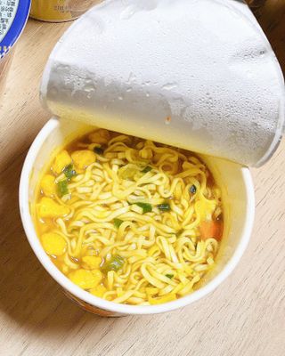 NISSIN 닛신 컵누들  4종 - 씨푸드오리지날, 씨푸드 스파이시, 씨푸드 커리, 씨푸드 XO소스 — 3점을 준 리뷰어가 2021년 10월 올린 사용 사진