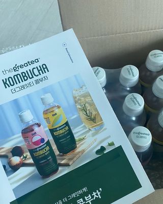 더그레잇티 콤부차 300ml *12개입 (오리지널 6개+베리리치 6개) — 4.5점을 준 리뷰어가 2022년 7월 올린 사용 사진
