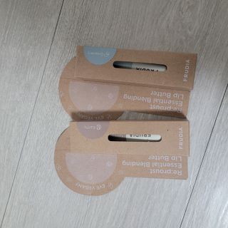 [후르디아] 올리브영 착한보습 비건 립버터 2종 — 5점을 준 리뷰어가 2023년 2월 올린 사용 사진