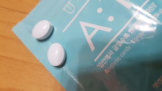 입 냄새 완화에 도움을 주는 에티켓 캔디 앳캔디 스트롱민트 — 4점을 준 리뷰어가 2021년 1월 올린 사용 사진