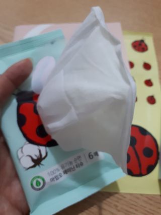 아임오 페미닌워시 150ML + 페미닌티슈6입 + 아임오스티커 + 쿠폰북 — 5점을 준 리뷰어가 2021년 10월 올린 사용 사진