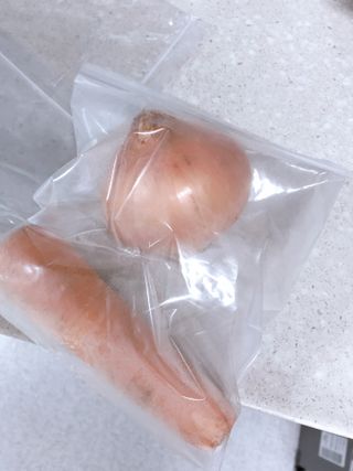 노플(NOPL) 노플 친환경 바이오 산화 생분해  항균 일회용 위생 비닐장갑 100매 + 지퍼백 소형, 대형 — 5점을 준 리뷰어가 2021년 9월 올린 사용 사진