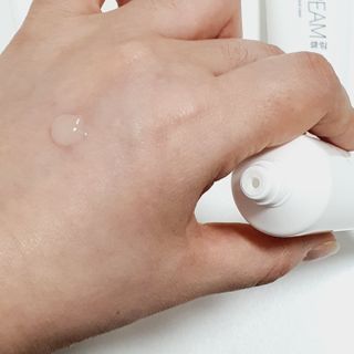 클림 9월 28일, 출시 손 세정의 번거로움을 없앤 핸드크림 — 4점을 준 리뷰어가 2021년 1월 올린 사용 사진