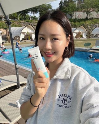 리더스코스메틱 리더스 카밍 바이오틱스 선 에센스 SPF 50+ PA++++ — 5점을 준 리뷰어가 2022년 5월 올린 사용 사진