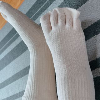 카우아이 필라테스 기어 / 스튜디오 운동을 도와주는 일체형 논슬립 발가락 양말 — 5점을 준 리뷰어가 2021년 2월 올린 사용 사진