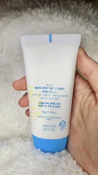 틱톡 [후르디아] 백탁NO! 화잘먹 수분광 선 에센스✨ — 5점을 준 리뷰어가 2023년 6월 올린 사용 사진