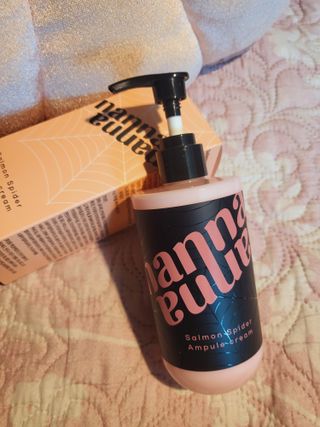 난나 살몬 스파이더 검버섯 미백 톤업 화이트닝 연어 앰플 크림 300ml 대용량 — 4.5점을 준 리뷰어가 2022년 8월 올린 사용 사진