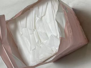 나무드 [유한킴벌리] 좋은느낌 유기농 순면 린넨블렌딩 생리대,롱라이너 중형 36매 1개 + 대형 32매 1개 — 5점을 준 리뷰어가 2021년 10월 올린 사용 사진