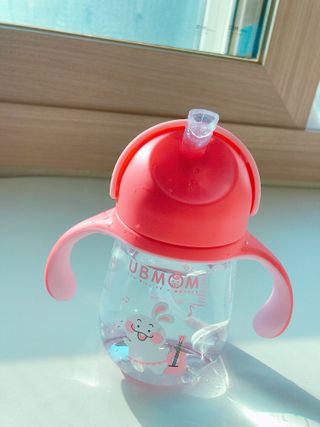 유비맘 트라이탄 코니빨대컵_컬러 랜덤 발송 — 5점을 준 리뷰어가 2021년 2월 올린 사용 사진