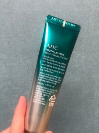 [NEW 탄력유턴 아이크림] AHC 유스 래스팅 리얼 아이크림 포 페이스 — 5점을 준 리뷰어가 2021년 2월 올린 사용 사진