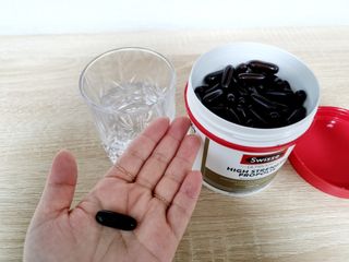 Swisse 스위스 고함량 프로폴리스 2,000mg 210정 — 4점을 준 리뷰어가 2021년 11월 올린 사용 사진