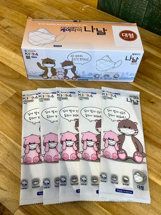 케이파이 나날마스크 [케이파이 나날] KF94 마스크 50매입 (개별포장) ,  여름에도 좋은 숨쉬기 편한 순수 국산 마스크 — 5점을 준 리뷰어가 2022년 8월 올린 사용 사진