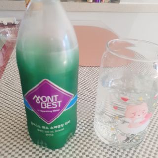 몽베스트 Montbest with Sparkling water Plain 20병 — 5점을 준 리뷰어가 2022년 10월 올린 사용 사진