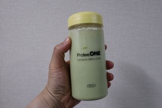 프로티원 단백질쉐이크 녹차맛 2주분 1통+보틀 — 5점을 준 리뷰어가 2021년 5월 올린 사용 사진