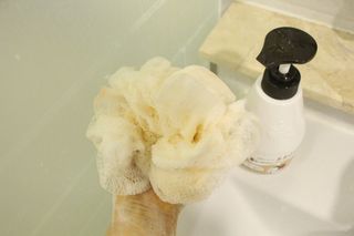 [과일나라] 피부가 마시는 코코넛우유 바디클렌저&바디로션 — 5점을 준 리뷰어가 2022년 3월 올린 사용 사진