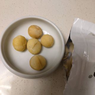도이퉁 마카다미아 넛 90g  로얄 마카넛 오리지널 쏠트 허니 — 4점을 준 리뷰어가 2021년 3월 올린 사용 사진