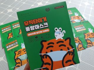 [숨그림]  덴탈마스크 짱구 우리아이 그리고 내가 쓰는 믿을수있는 케릭터 마스크  16종 — 5점을 준 리뷰어가 2021년 10월 올린 사용 사진