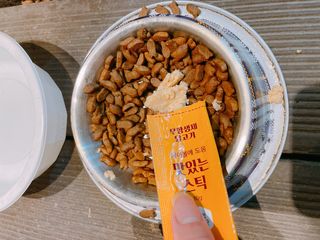 페페로니 맛있는 스틱 - 무항생제 닭고기 15개 + 원양선 참치 15개 — 5점을 준 리뷰어가 2021년 10월 올린 사용 사진