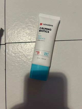 리더스코스메틱 리더스 카밍 바이오틱스 선 에센스 SPF 50+ PA++++ — 5점을 준 리뷰어가 2022년 5월 올린 사용 사진