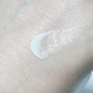 르핸스 퍼포밍 2 핸드&네일 비반트포렛/베티버포그 — 5점을 준 리뷰어가 2023년 1월 올린 사용 사진