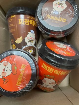 유비쿡 컵떡볶이 매운컵떡볶이2개/ 짜장컵떡볶이 2개  총 4개세트 — 5점을 준 리뷰어가 2021년 2월 올린 사용 사진