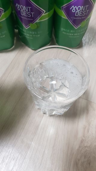 몽베스트 Montbest with Sparkling water Lime20병 — 5점을 준 리뷰어가 2021년 10월 올린 사용 사진