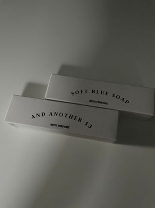 멈칫(MUMCHIT) 넥퍼퓸 NECKPERFUME 2가지 향 — 5점을 준 리뷰어가 2021년 11월 올린 사용 사진