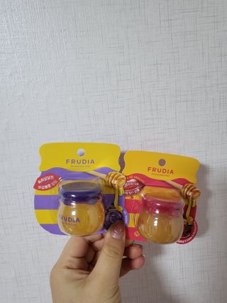 [후르디아] 올리브영 꿀과즙 립밤 2종 (블루베리/석류) — 5점을 준 리뷰어가 2022년 1월 올린 사용 사진