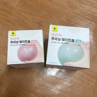 트라택 쿠셔닝 웨이트볼 0.5kg + 1kg SET — 4점을 준 리뷰어가 2022년 4월 올린 사용 사진