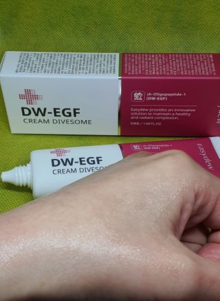 이지듀 DW-EGF 크림 다이브좀_콜라겐이 쏙쏙, 탄력피부로 다이빙 — 5점을 준 리뷰어가 2021년 3월 올린 사용 사진