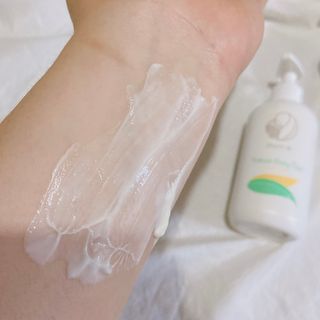 mom e 맘이 내추럴 베이비 케어 샴푸앤바스+로션 — 5점을 준 리뷰어가 2021년 1월 올린 사용 사진