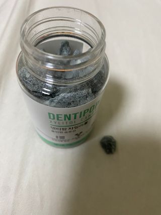 작심연구소 구취제거+충치예방+치아화이트닝 마법의 캔디 덴티팝3종(맛 랜덤 발송) — 5점을 준 리뷰어가 2022년 5월 올린 사용 사진