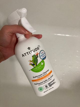 에티튜드 천연 욕실 클리너 시트러스제스트 향 (800ml) — 5점을 준 리뷰어가 2022년 9월 올린 사용 사진