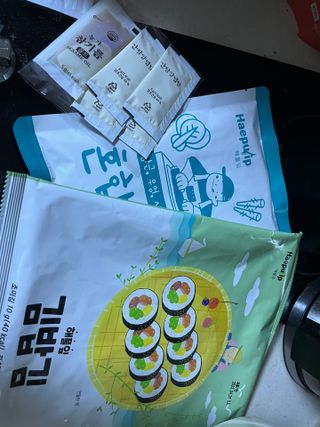 해풀잎 누구나 김밥*1ea [(혼합야채 35g *1ea,  김밥김 (5g, 5ea),  양념간장 (6g, 5ea), 참기름(5g, 2ea)] — 5점을 준 리뷰어가 2022년 7월 올린 사용 사진