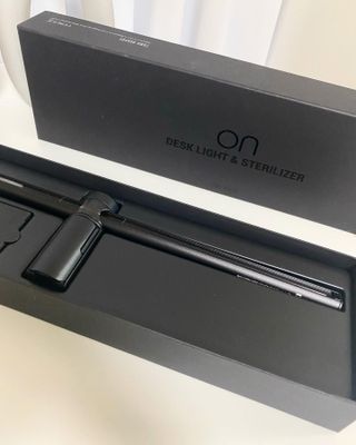 TOMO GRAPHY 나 있을땐 환한 조명 나 없을땐 확실한 살균 ★ DESK LIGHT & STERILIZER [ON] ★ — 5점을 준 리뷰어가 2021년 11월 올린 사용 사진