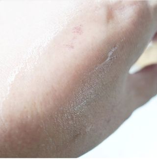 스킨큐어 산다화 비타민c 화이트닝 에센스 30ml — 5점을 준 리뷰어가 2023년 9월 올린 사용 사진