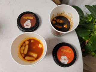 유비쿡 컵떡볶이 매운컵떡볶이2개/ 짜장컵떡볶이 2개  총 4개세트 — 5점을 준 리뷰어가 2021년 6월 올린 사용 사진
