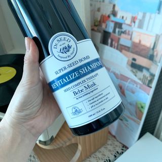 [닥터시드]슈퍼시드밤 리바이탈라이즈 샴푸 베베머스크향 1000ml — 5점을 준 리뷰어가 2024년 8월 올린 사용 사진