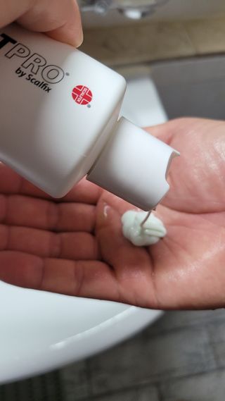 안티닷프로 두피케어 샴푸 — 5점을 준 리뷰어가 2022년 6월 올린 사용 사진